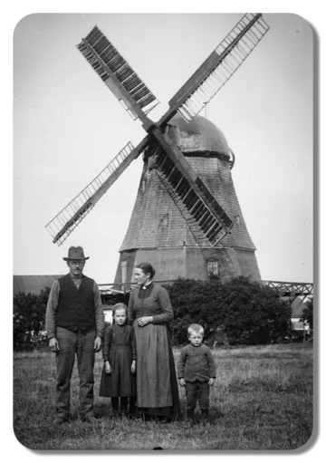 Historic family photo in front of the Danish Windmill