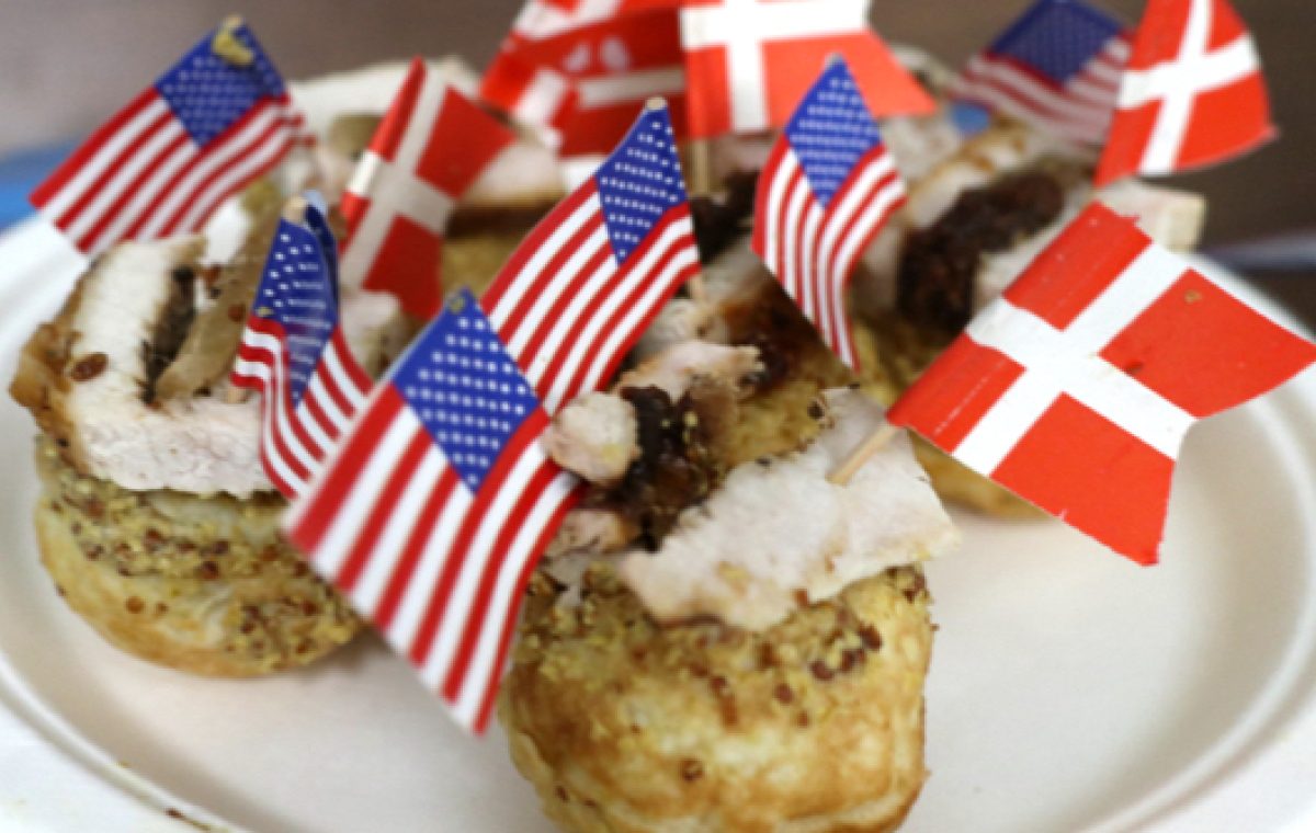 Danish Windmill image showing Kringleman Bakery.